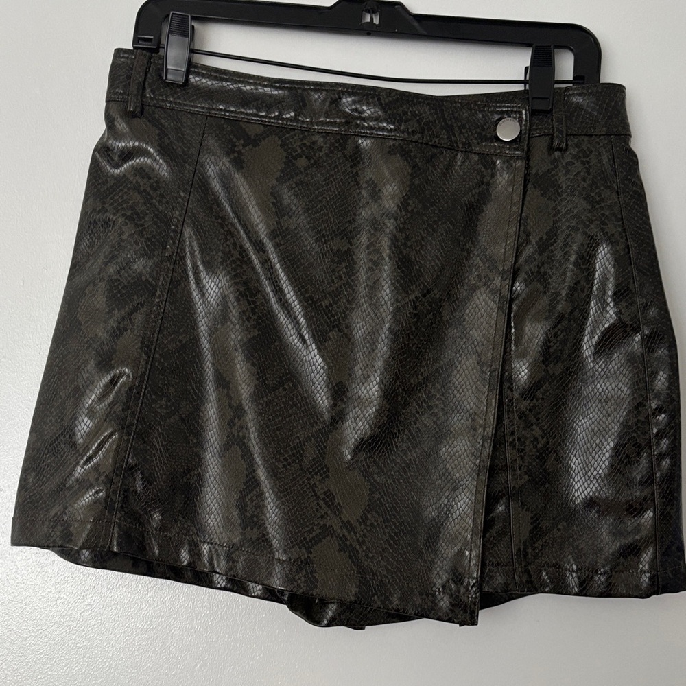 Zara High Waist Snake Print Shorts - Black